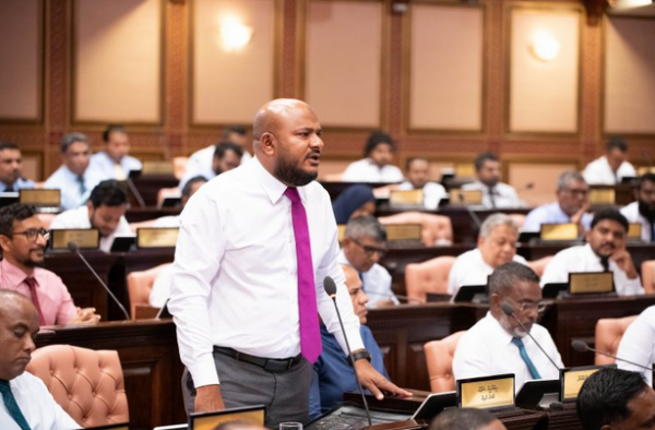 ލަންކާގައި ތާށިވެފައި ހުރި 2،500 ކޮންޓެއިނަރު މި ހަފްތާގައި ރާއްޖެ ގެނެވޭނެ: ސައީދު