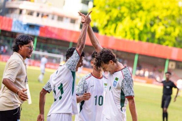 އަމިއްލަ ގައުމުގައި ކުޅުމާ އެއްފަދަ: ބަންގްލަދޭޝް ޓީމު