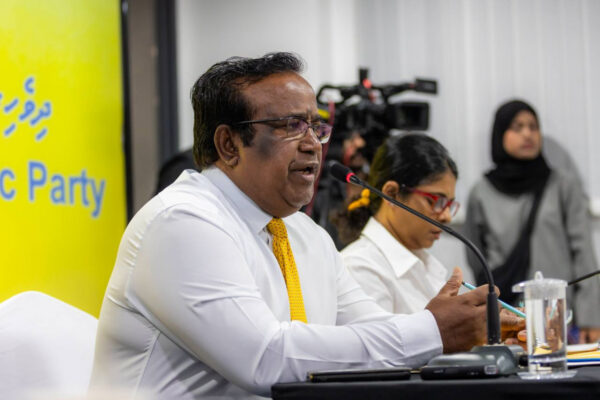 55 މެންބަރުންގެ ސޮޔާއެކު، ގަޕޯ ވަކިކުރަން ހުށަހަޅައިފި
